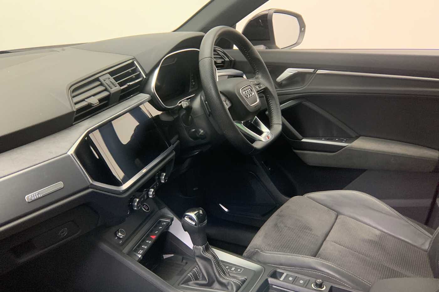 Glacier White Metallic 2020 Audi Q3 1.5 35 TFSI Vorsprung (CoD) Station Wagon SUV/Crossover Front-wheel drive Automatic