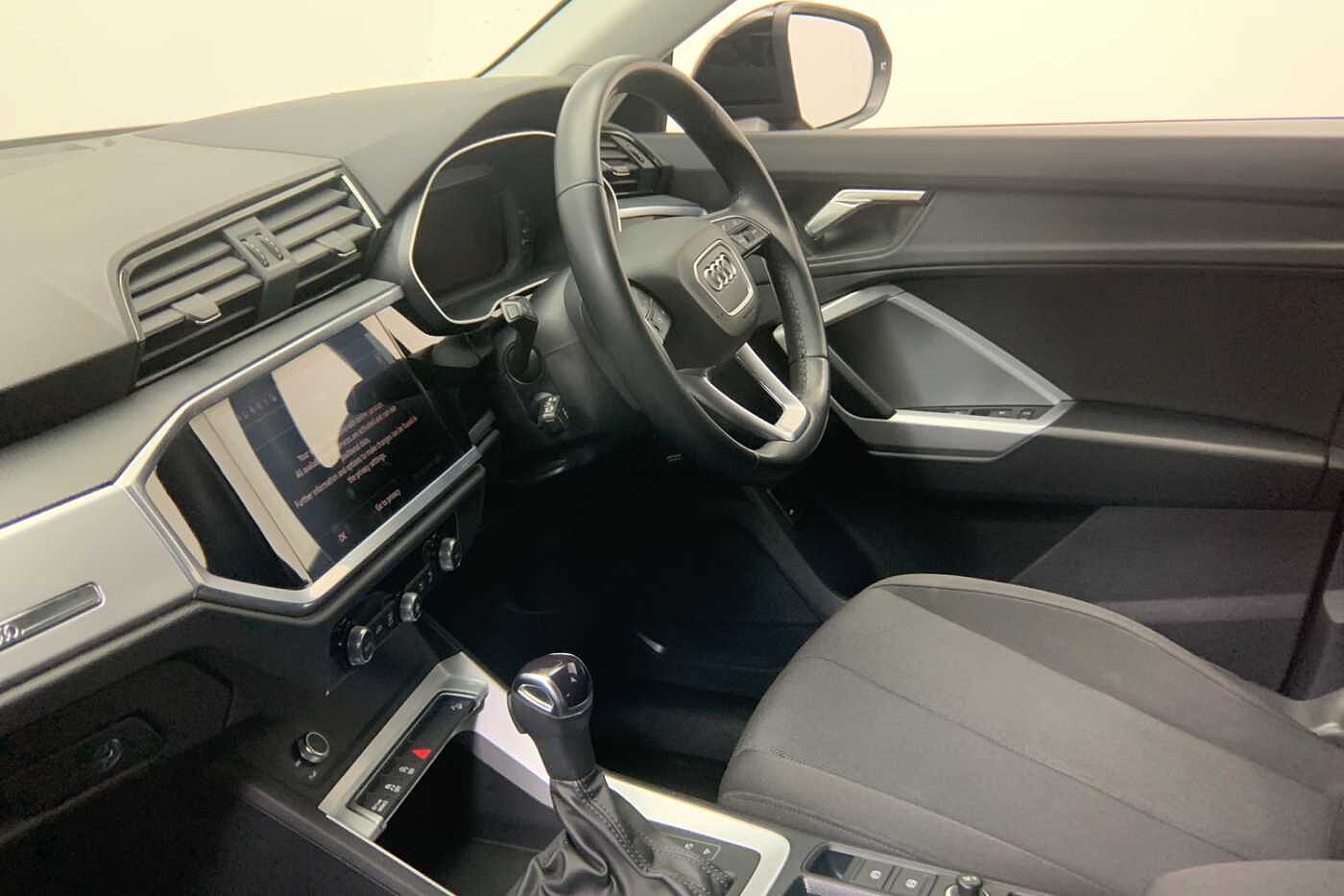 Mythos Black Metallic 2022 Audi Q3 1.5 35 TFSI Technik (CoD) S Tronic SUV/Crossover Front-wheel drive Automatic
